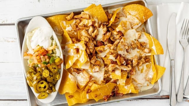 De Pollo / Chicken Nacho.